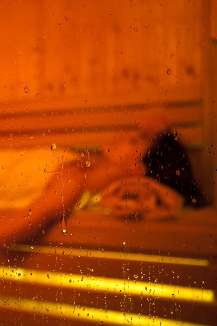 I Tried Chromotherapy to Relax My Mind, and Here’s How I Felt About All of the Lights